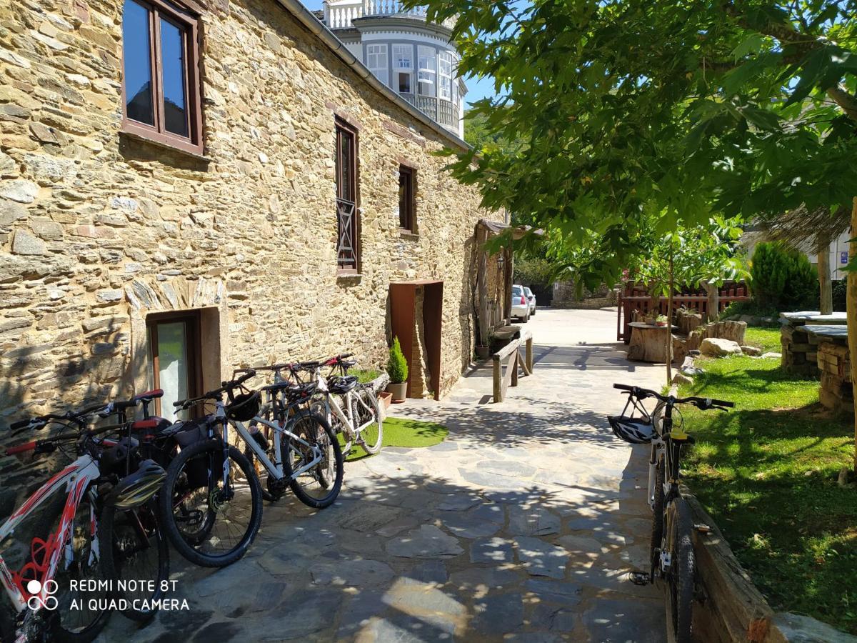 Albergue Atrio Триакастела Екстериор снимка